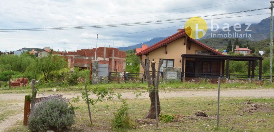 CASA Y DPTO EN BARRANCA COLORADA-MERLO