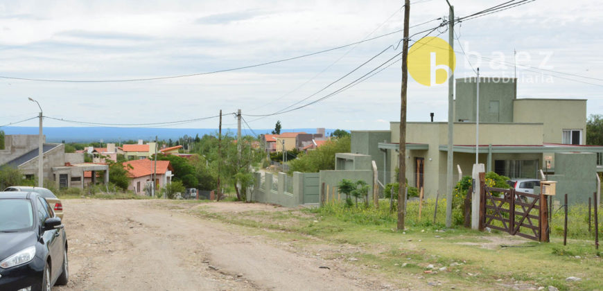 CASA Y DPTO EN BARRANCA COLORADA-MERLO