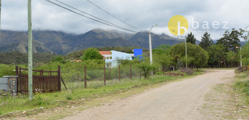 CASA Y DPTO EN BARRANCA COLORADA-MERLO