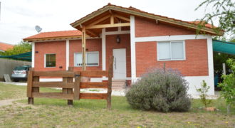 CASA Y DPTO EN BARRANCA COLORADA-MERLO