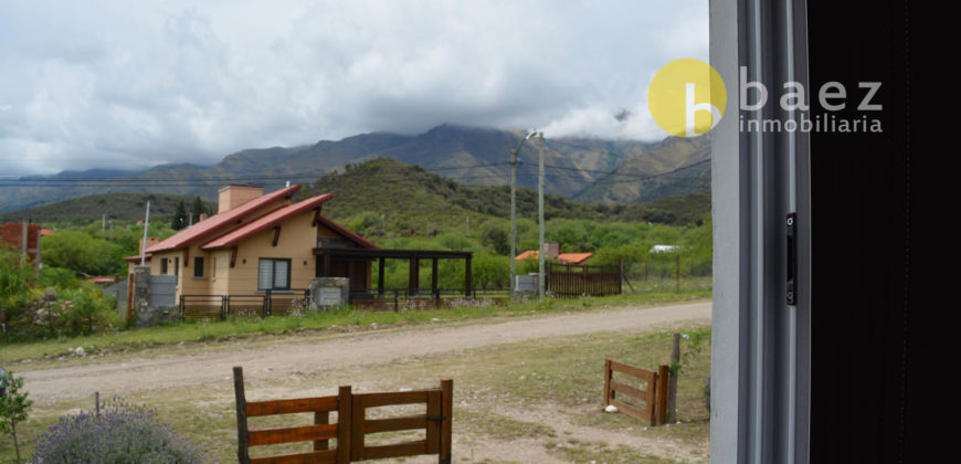 CASA Y DPTO EN BARRANCA COLORADA-MERLO