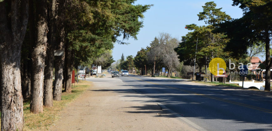 2 CASAS SOBRE RUTA N1 EN CARPINTERÍA