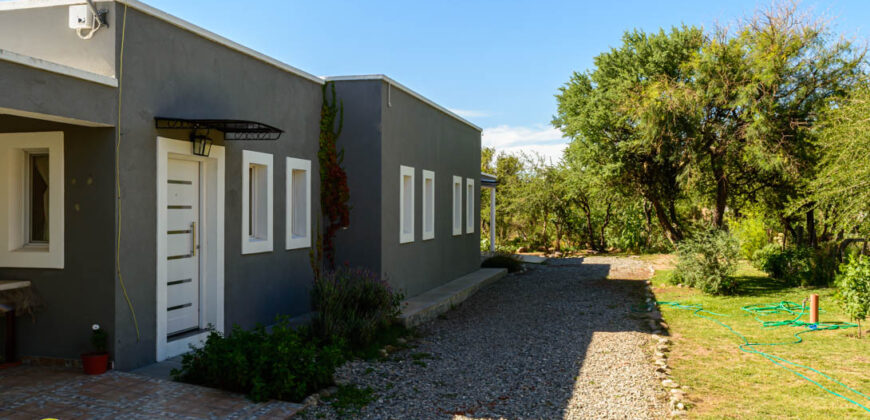 CASA CON 2 CABAÑAS EN CARPINTERÍA