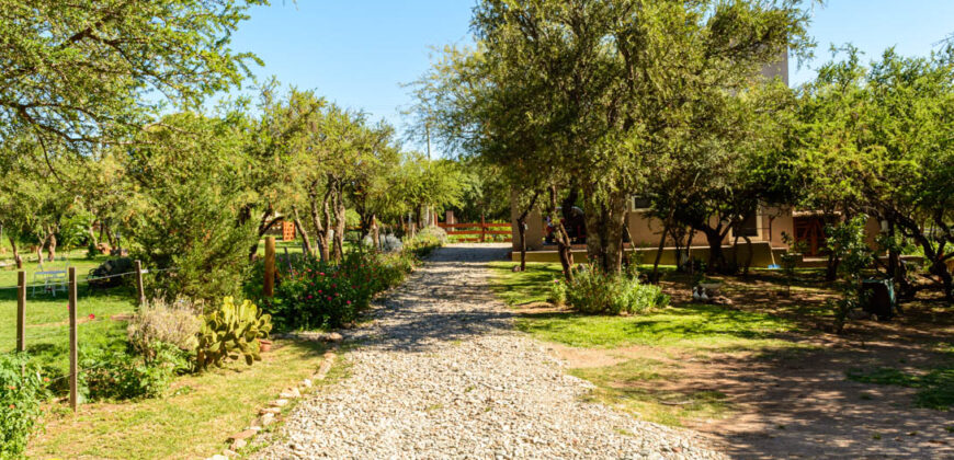 CASA CON 2 CABAÑAS EN CARPINTERÍA