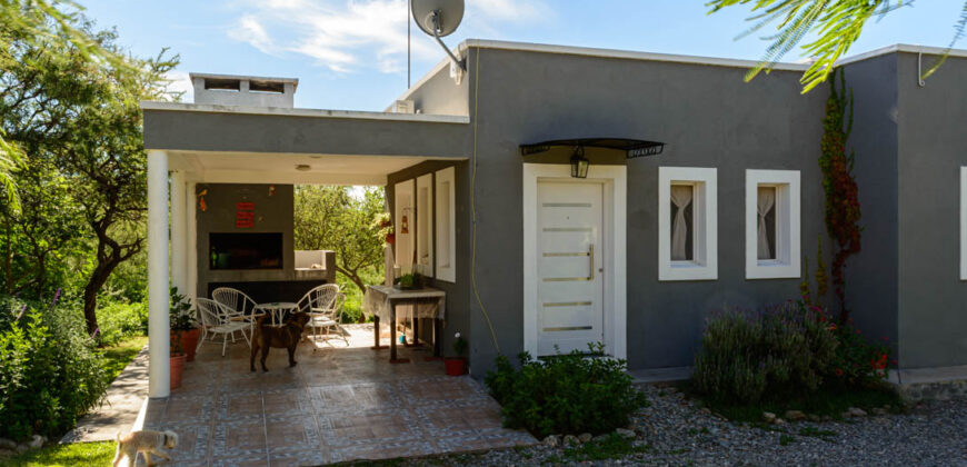 CASA CON 2 CABAÑAS EN CARPINTERÍA