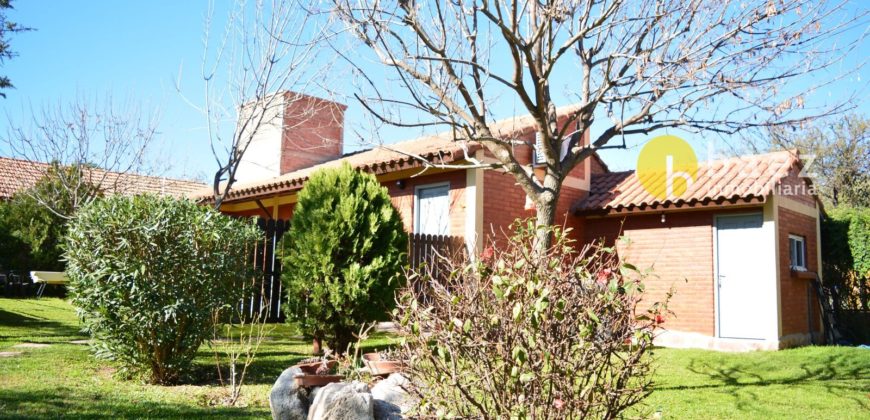 CASA CON DOS CABAÑAS Y PISCINA EN MERLO