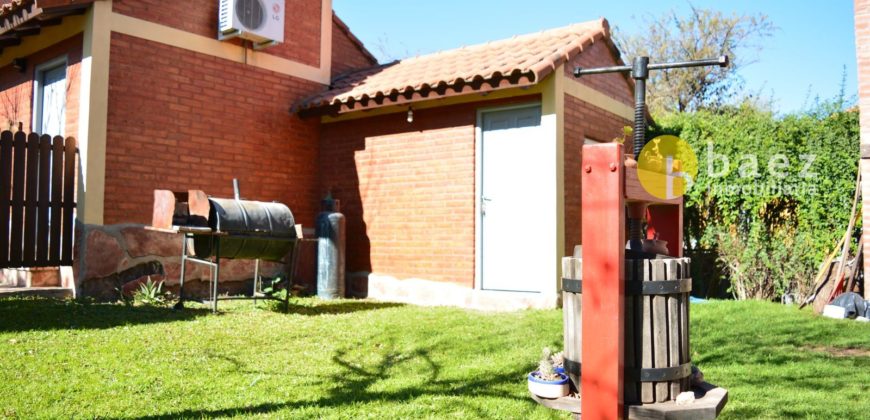 CASA CON DOS CABAÑAS Y PISCINA EN MERLO