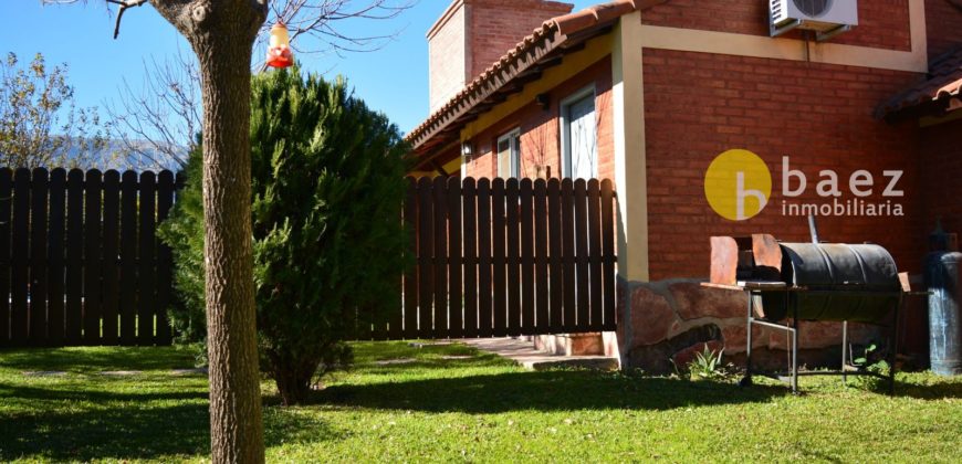 CASA CON DOS CABAÑAS Y PISCINA EN MERLO