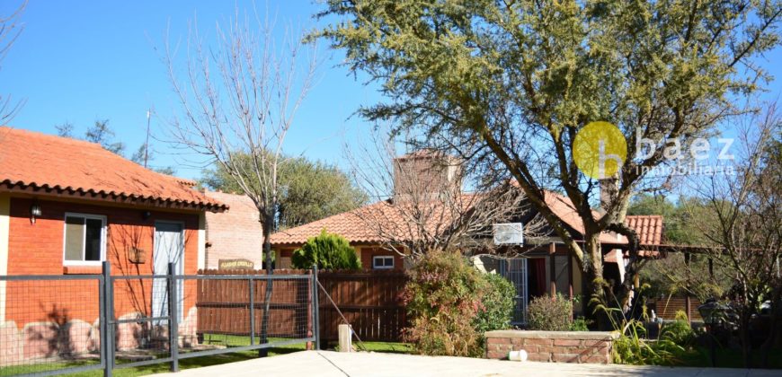 CASA CON DOS CABAÑAS Y PISCINA EN MERLO