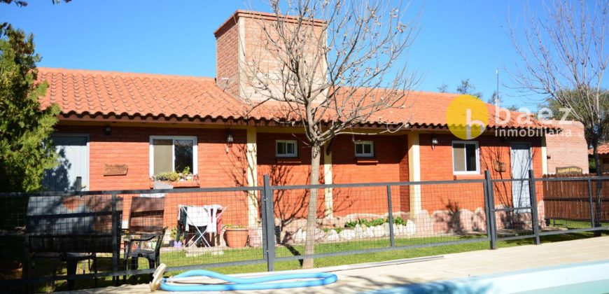 CASA CON DOS CABAÑAS Y PISCINA EN MERLO