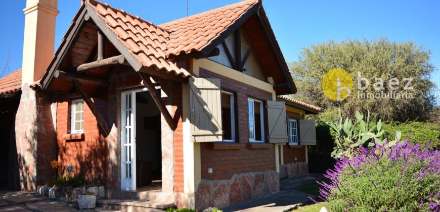 CASA CON DOS CABAÑAS Y PISCINA EN MERLO