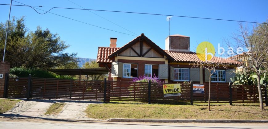 CASA CON DOS CABAÑAS Y PISCINA EN MERLO