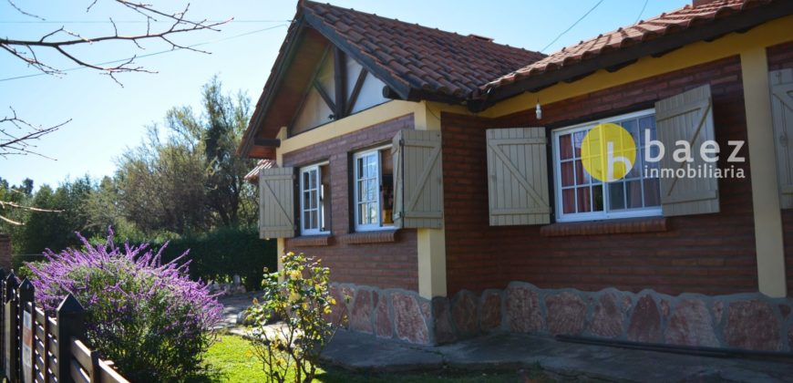 CASA CON DOS CABAÑAS Y PISCINA EN MERLO