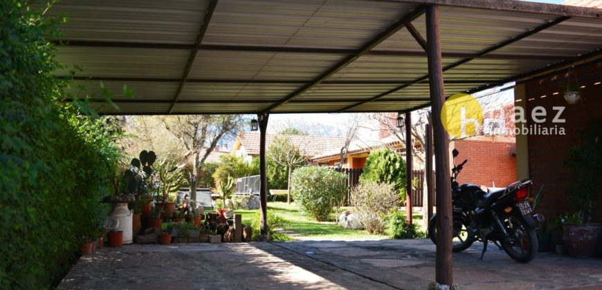 CASA CON DOS CABAÑAS Y PISCINA EN MERLO