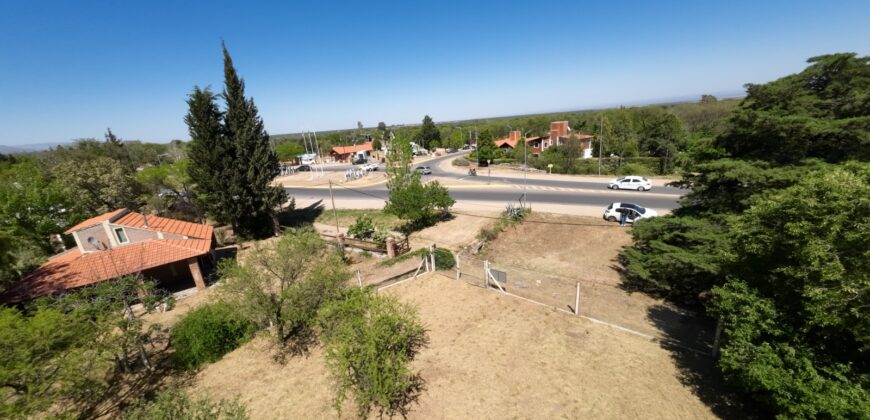 LOTE  DE  2900M2  ALAMBRADO Y  PARQUIZADO SOBRE RUTA N 1 EN LOS MOLLES