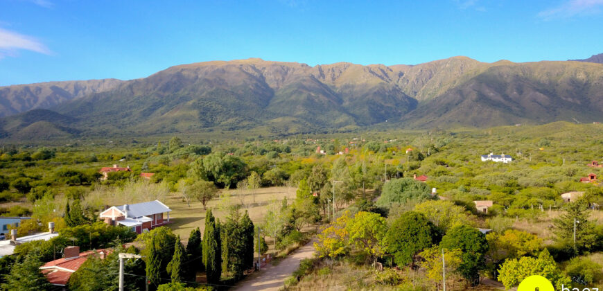 OPORTUNIDAD!!!  2 CASAS EN CORTADERAS CON LOCAL