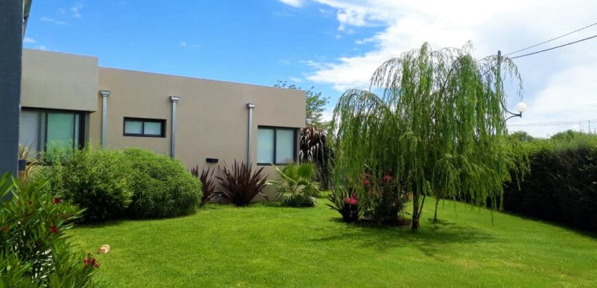 CASA EN VENTA EN BARRIO ¨SOLARES DEL VALLE¨