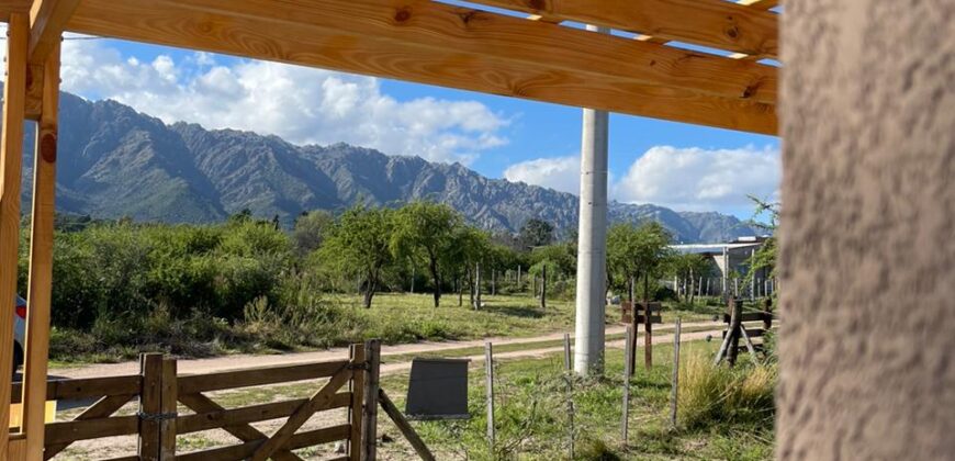 CASA  CÉNTRICA  A EXTRENAR  EN CORTADERAS