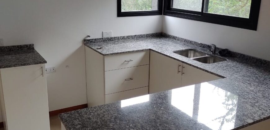 CASA + PISCINA EN «BARRIO SACRAMENTO»