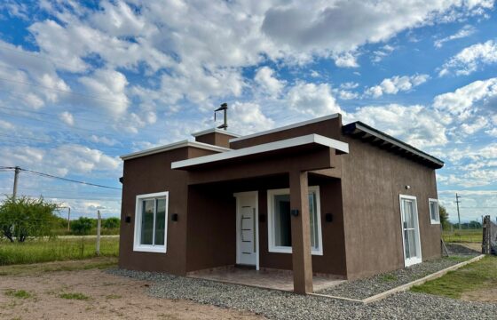CASA EN SOLARES DEL VALLE