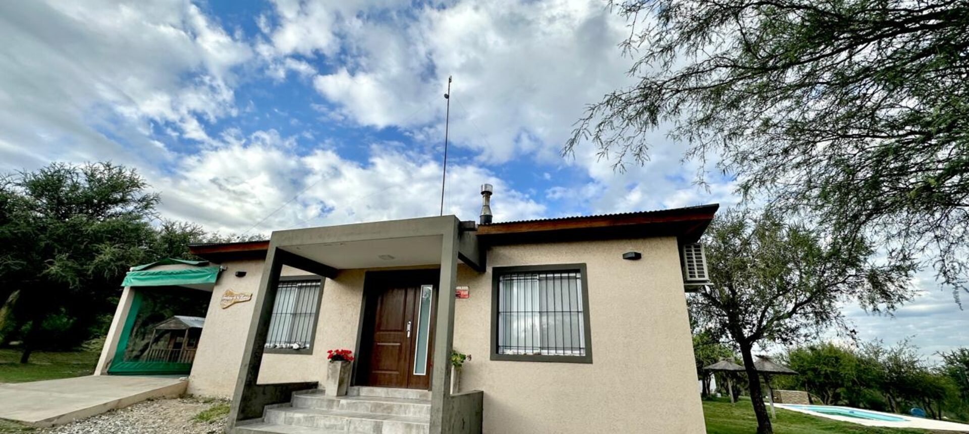 CASA + CABAÑA CON 2 PISCINAS