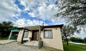 CASA + CABAÑA CON 2 PISCINAS