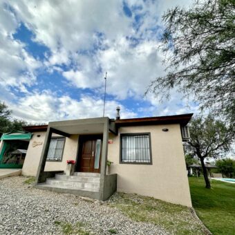 CASA + CABAÑA CON 2 PISCINAS