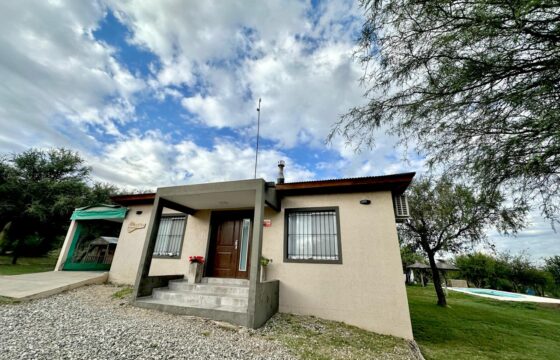 CASA + CABAÑA CON 2 PISCINAS