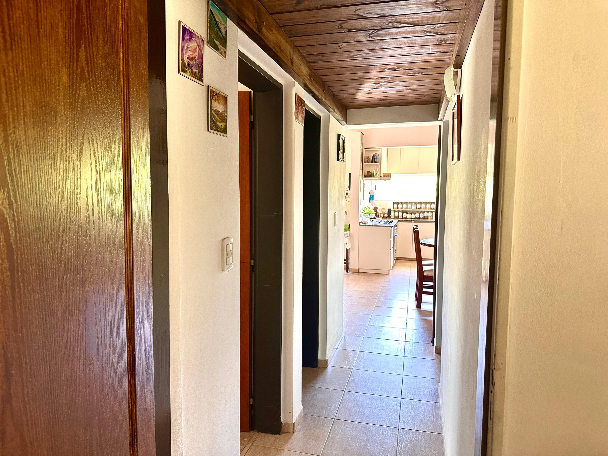 CASA PRINCIPAL, CABAÑAS Y PISCINA