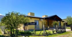 CASA PRINCIPAL, CABAÑAS Y PISCINA