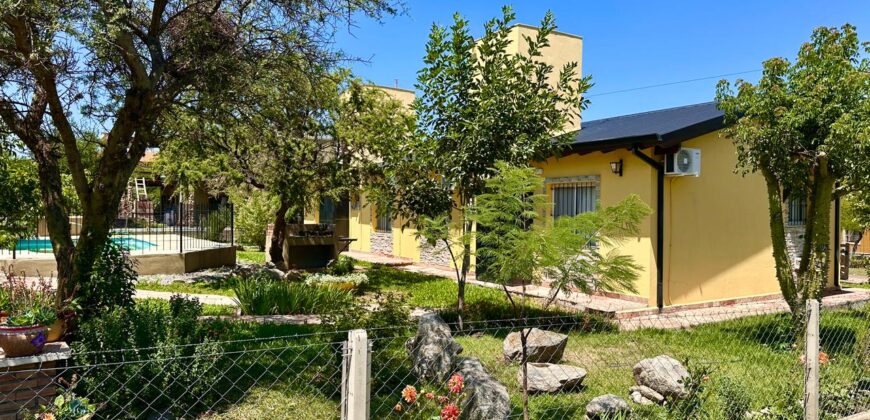 CASA PRINCIPAL, CABAÑAS Y PISCINA