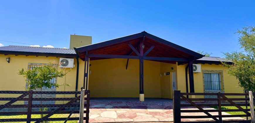 CASA PRINCIPAL, CABAÑAS Y PISCINA