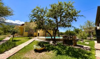 CASA PRINCIPAL, CABAÑAS Y PISCINA