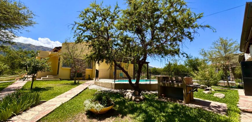 CASA PRINCIPAL, CABAÑAS Y PISCINA