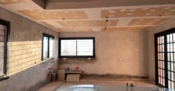 AMPLIA CASA SOBRE AV. LOS MANDARINOS