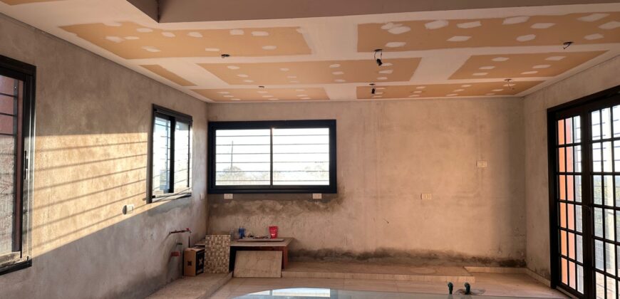 AMPLIA CASA SOBRE AV. LOS MANDARINOS